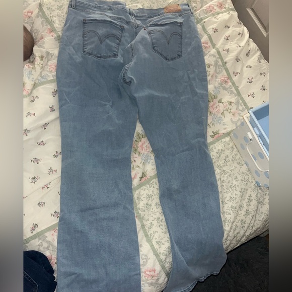 Levi's Women's Light Blue Straight Leg Jeans - Picture 5 of 5